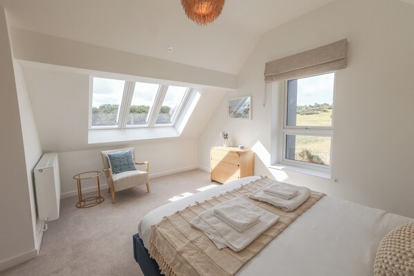 3 bedrooms, iron/ironing board, free WiFi, wheelchair access