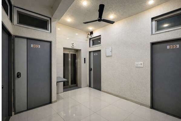 Lobby - HOTEL BLUEBERRY (Jabalpur)