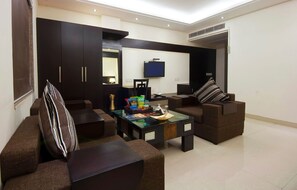 Family Room | Living area | Flat-screen TV, DVD player