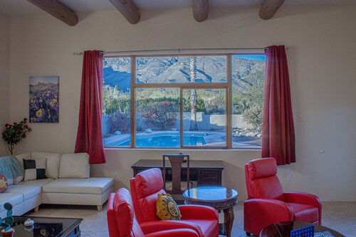 1 Acre Estate Home,Mtn. Views,Pool,Billiards,Private Desert:Saguaro Sanctuary@Catalina Foothills