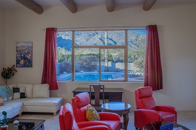 1 Acre Estate Home,Mtn. Views,Pool,Billiards,Private Desert:Saguaro Sanctuary@Catalina Foothills