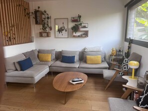 Living area - 150 m² wooden family house with 3 terraces, close to the sea and surf spots! (Landunvez)