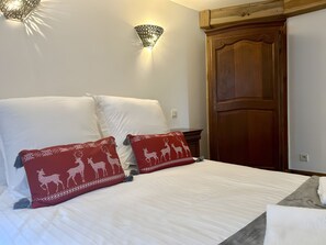1 habitación, tabla de planchar con plancha, wifi y ropa de cama