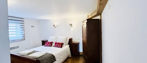 1 habitación, tabla de planchar con plancha, wifi y ropa de cama