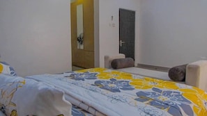 Deluxe Apartment, Balcony, City View | Desk, laptop workspace, blackout drapes, soundproofing - Pyramid Halal Apartments (Kano)