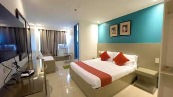 Deluxe Room | Desk, free WiFi