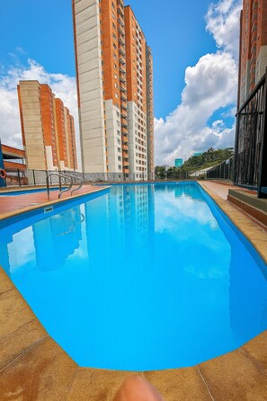 Apartemen, 1 kamar tidur, balkon | Kolam renang | Kolam renang outdoor