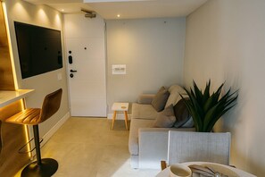 Apartment, 1 Bedroom, Balcony | Ruang tamu | Buku-buku