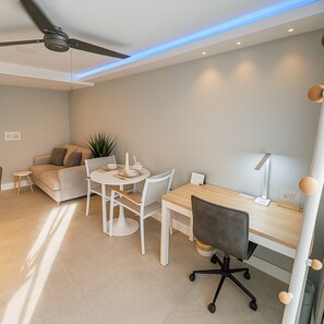 อพาร์ทเมนท์, 1 ห้องนอน, ระเบียง | ร้านอาหาร