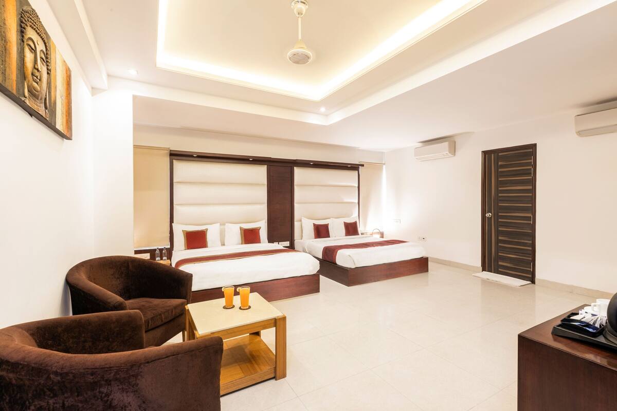 Family Room | Bathroom