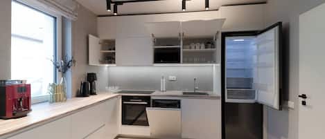 Fridge, microwave, oven, stovetop