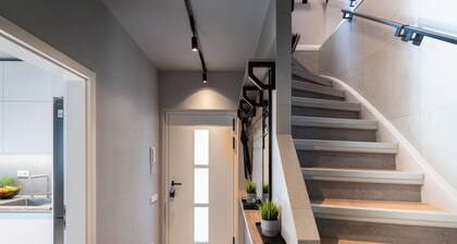 HOUSE 756 MAINZ: Families, Groups & Business – 4 BR, 3 Baths, Sauna, Free Park