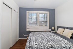 1 slaapkamer, een strijkplank/strijkijzer, gratis wifi, beddengoed