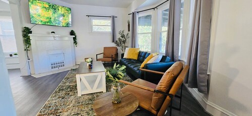 2024 Remodeled UP Unit 3bedroom in West CLE