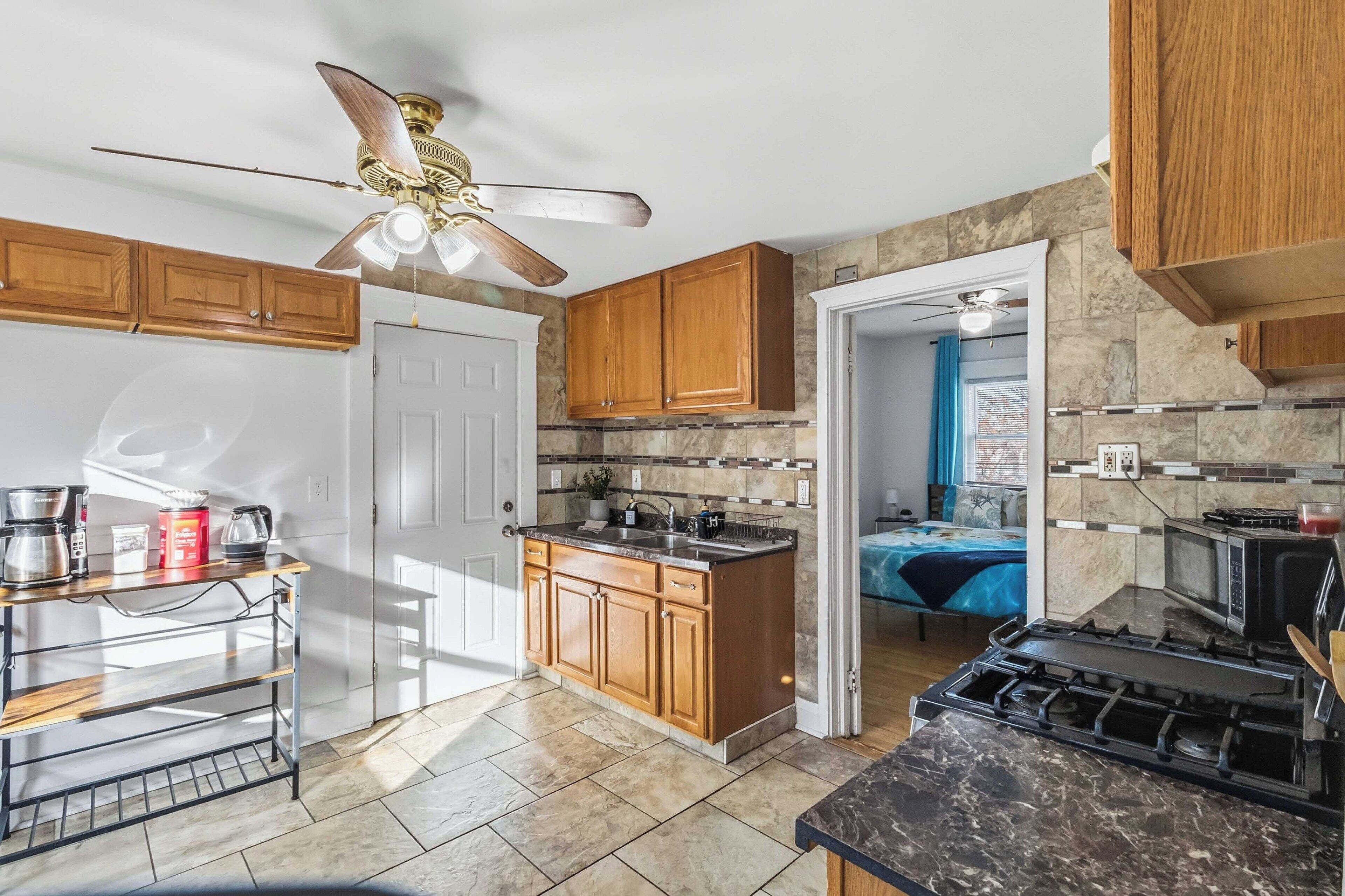 Frigorífic, cafetera i tetera i torradora 