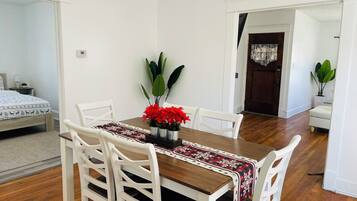 3 bedrooms, iron/ironing board, free WiFi, bed sheets