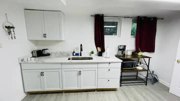 Fridge, oven, coffee/tea maker, toaster