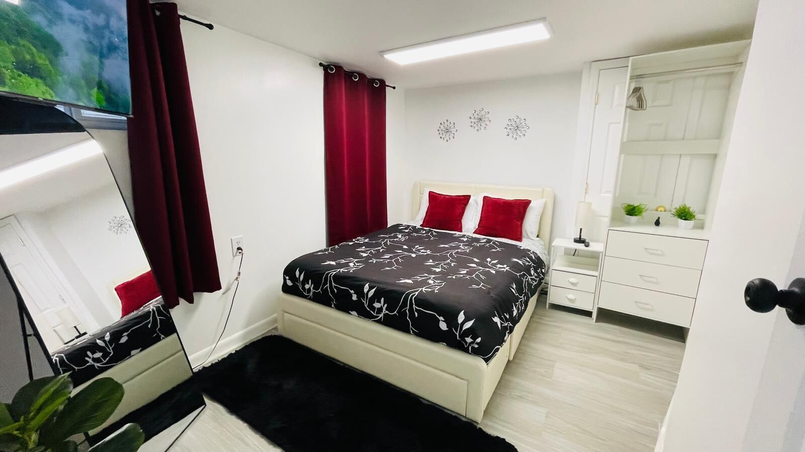 1 habitación, tabla de planchar con plancha, wifi gratis y ropa de cama 