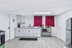 Fridge, oven, coffee/tea maker, toaster