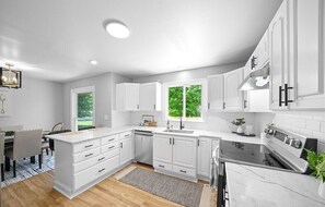 Kühlschrank, Ofen, Herdplatte, Geschirrspüler