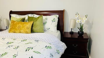 2 bedrooms, iron/ironing board, free WiFi, bed sheets