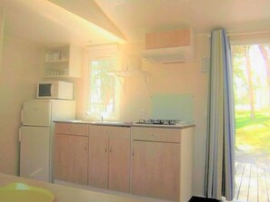 冷蔵庫、電子レンジ、コーヒー / ティーメーカー、トースター