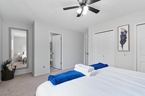 5 bedrooms, desk, iron/ironing board, travel crib
