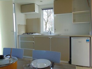 Fridge, microwave, coffee/tea maker, toaster