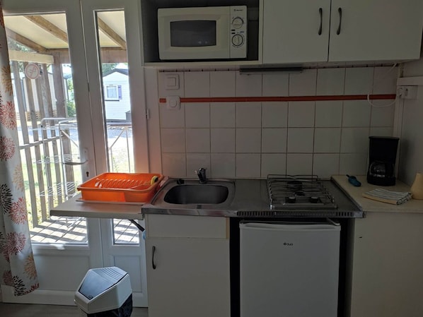 Microwave, coffee/tea maker