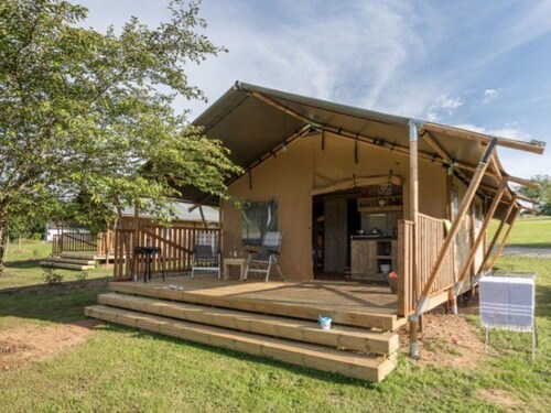 Chalet cosy avec terrasse à Naucelle - Emplacement idyllique
