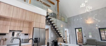 Stunning private villa for 8 people with WIFI, hot tub, TV, terrace and pets allowed