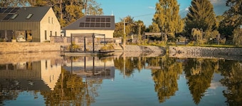 Stunning private villa for 8 people with hot tub, WIFI, TV, terrace and pets allowed