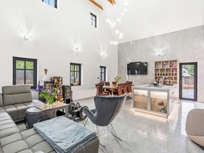 Interior - Wonderful private villa for 8 guests with WIFI, private pool, hot tub, TV, terrace and pets allo... (Prostý)