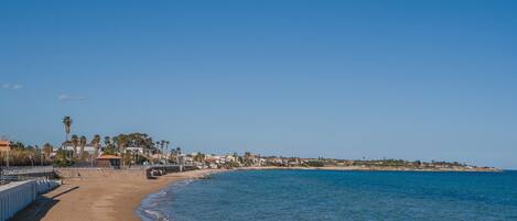 Una playa cerca