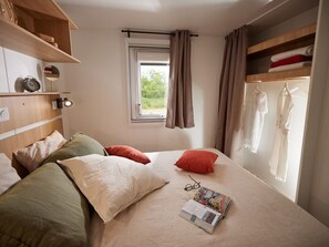 3 bedrooms, free WiFi - Luxury Mobile Home with Terrace (Saint-Maime)