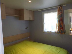 2 bedrooms, free WiFi - Comfortable mobile home with terrace for 6 people (La Cassagne)