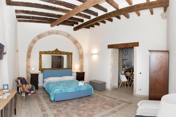 1 bedroom, iron/ironing board, internet, bed sheets