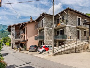 Exterior - Cosy apartment for 5 guests with WIFI, TV, patio and pets allowed (Peglio)