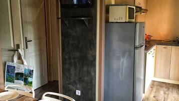 Réfrigérateur, micro-ondes, cafetière/bouilloire