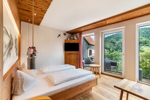 1 bedroom, WiFi, bed sheets - Nature Room 'Stallglück' with French Balcony, Wi-Fi and Air Conditioning (Bühlertal)
