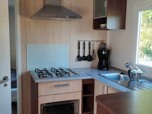 Mikrowelle, Wasserkocher mit Kaffee-/Teezubehör