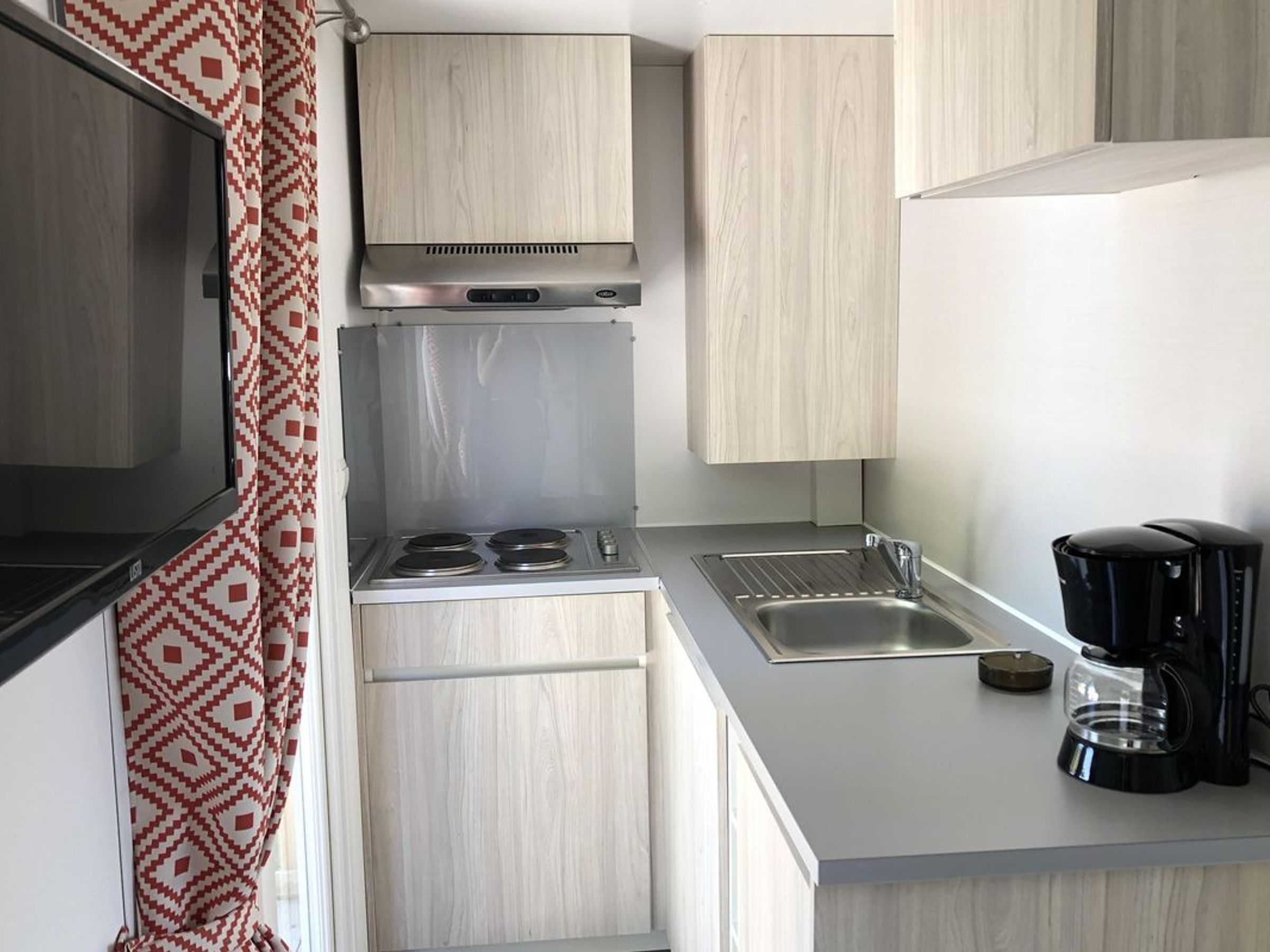 Coffee/tea maker, microwave