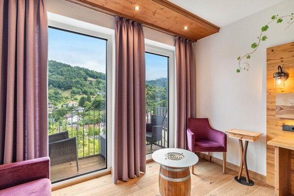 Interior - Nature Room 'Weinliebe' with Balcony, Wi-Fi and Air Conditioning (Bühlertal)