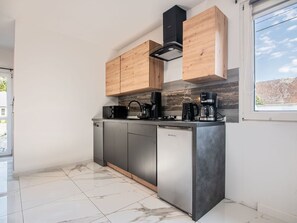 Microwave, dishwasher