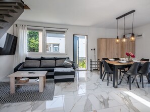 TV - Wonderful private villa for 6 guests with A/C, WIFI, TV, pets allowed and panoramic view (Gąsierzyno)