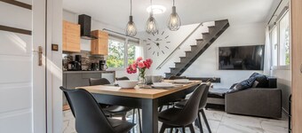 Stunning private villa for 6 guests with WIFI, A/C, TV, pets allowed and panoramic view