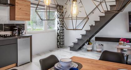 Stunning private villa for 6 people with A/C, WIFI, TV, pets allowed and panoramic view