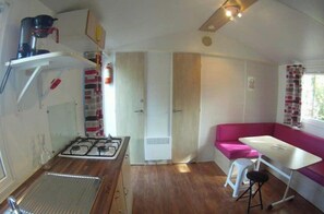 Fridge, microwave, coffee/tea maker - Mobile home 2 bedrooms with terrace (Les Achards)
