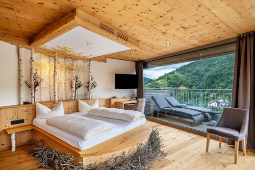 Panorama Naturzimmer 'Vogelnest' mit Zirbenholz, Panoramaausblick und Klimaanlage