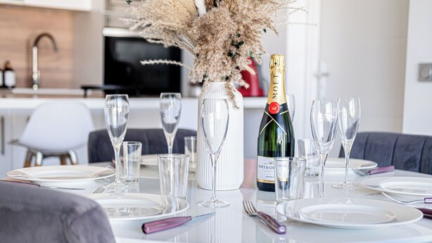 Dining - Prestige Apartment & Cathedral View (Reims)